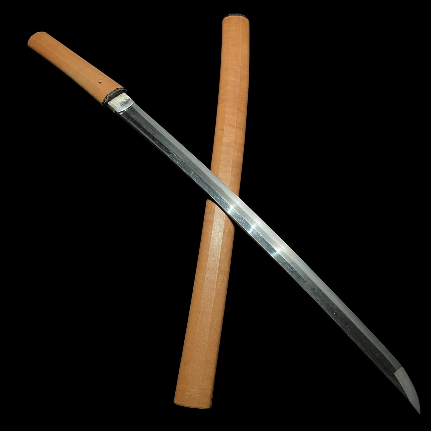 Nagamaki Naoshi Style Long Wakizashi, Kanemitsu 兼光 signed, Muromachi period