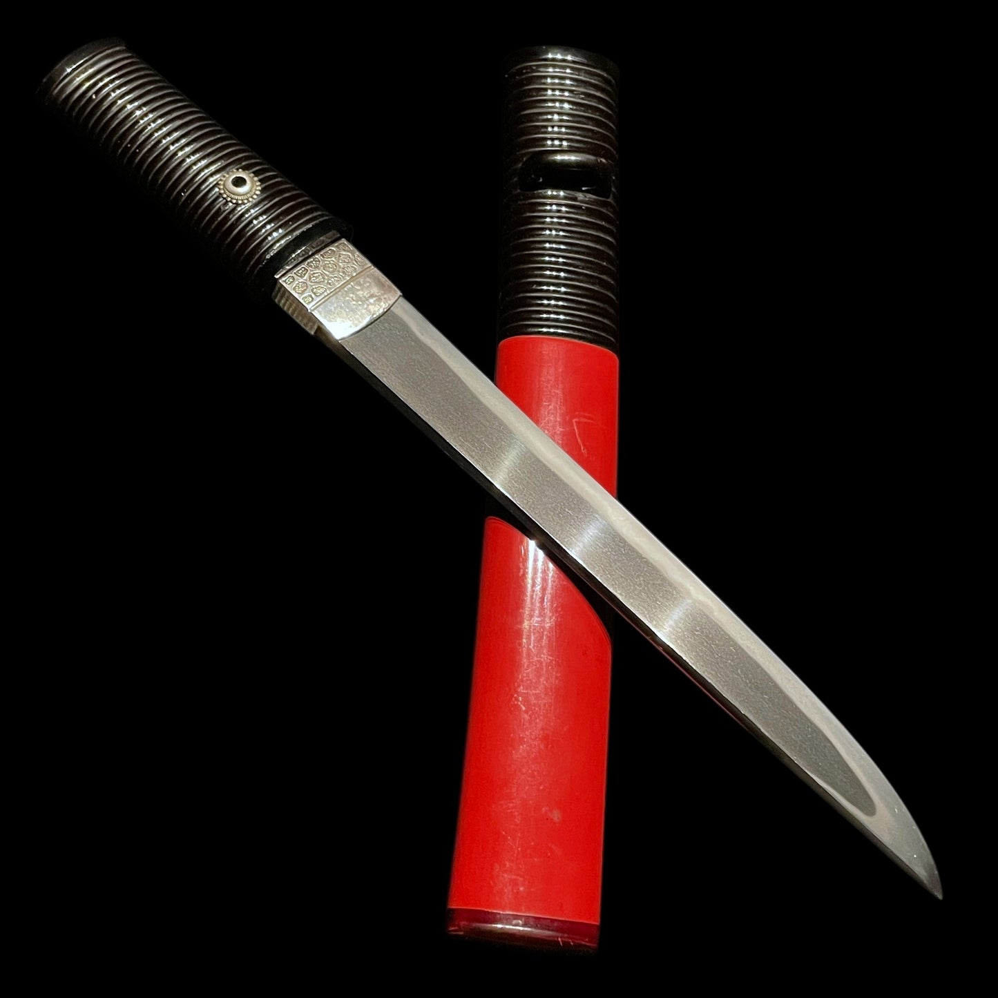 Red Tanto, Koshikizamisaya 腰刻鞘, with Kozuka, Late Edo period mumei