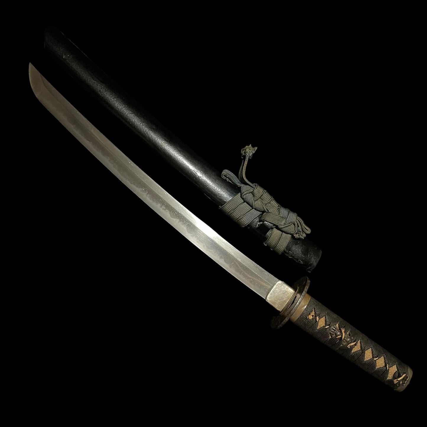 Kanemitsu 兼光 signed Short Wakizashi, Crab Menuki, Edo period