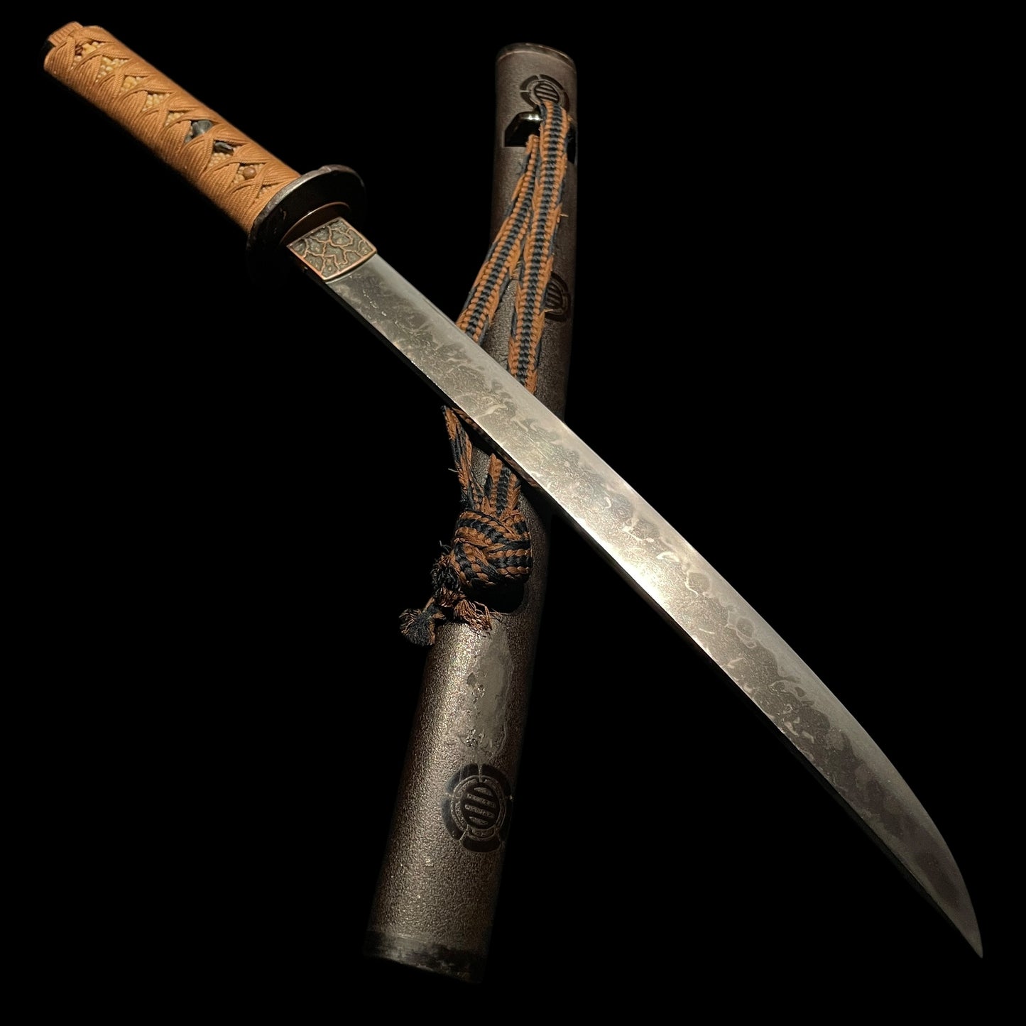 HITATSURA 皆焼 Wakizashi, Dragonfly Tsuba, Family crest Scabbard, Muromachi period mumei