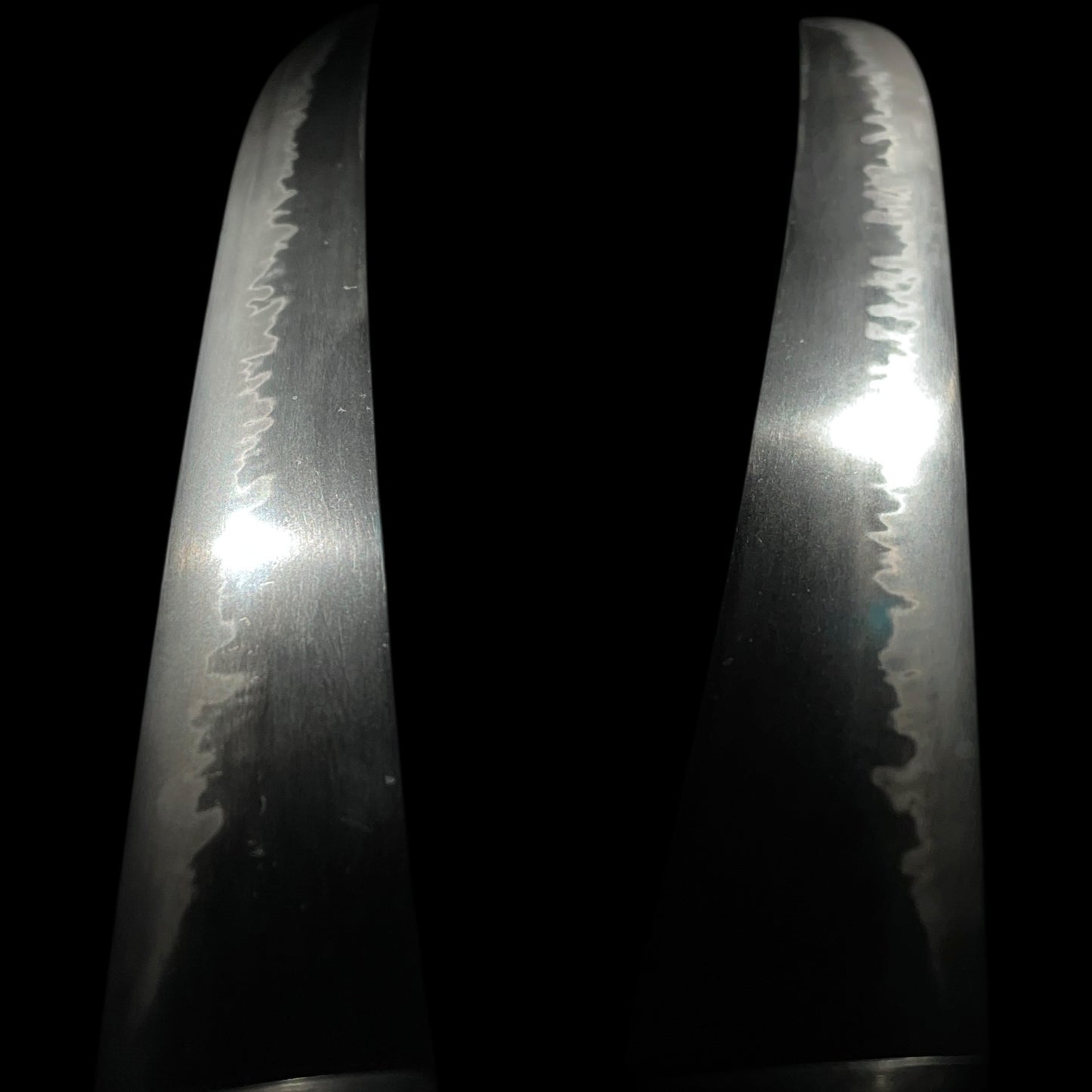 ONIBOCHO 鬼包丁 Hirazukuri Wakizashi, Very Wide Blade, Toranba 濤乱刃, Edo period