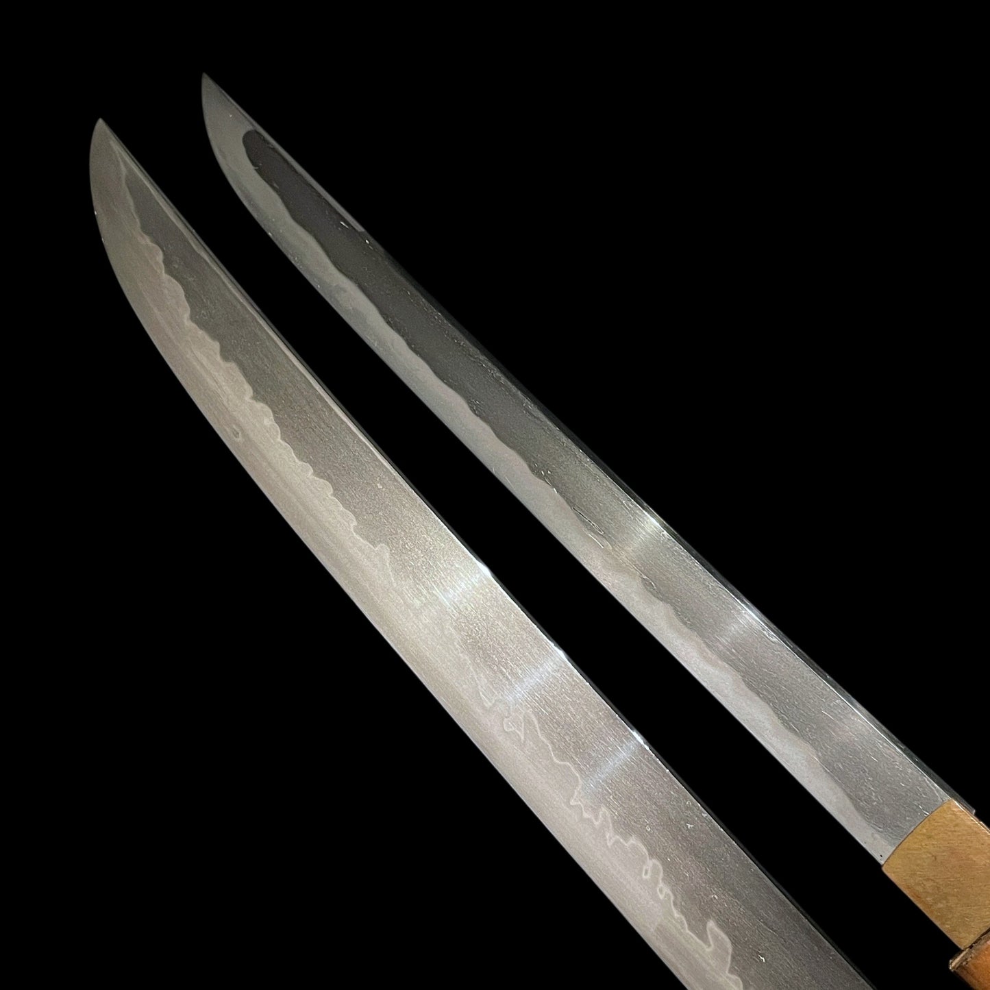 ONIBOCHO 鬼包丁 Hirazukuri Wakizashi, Very Wide Blade, Toranba 濤乱刃, Edo period