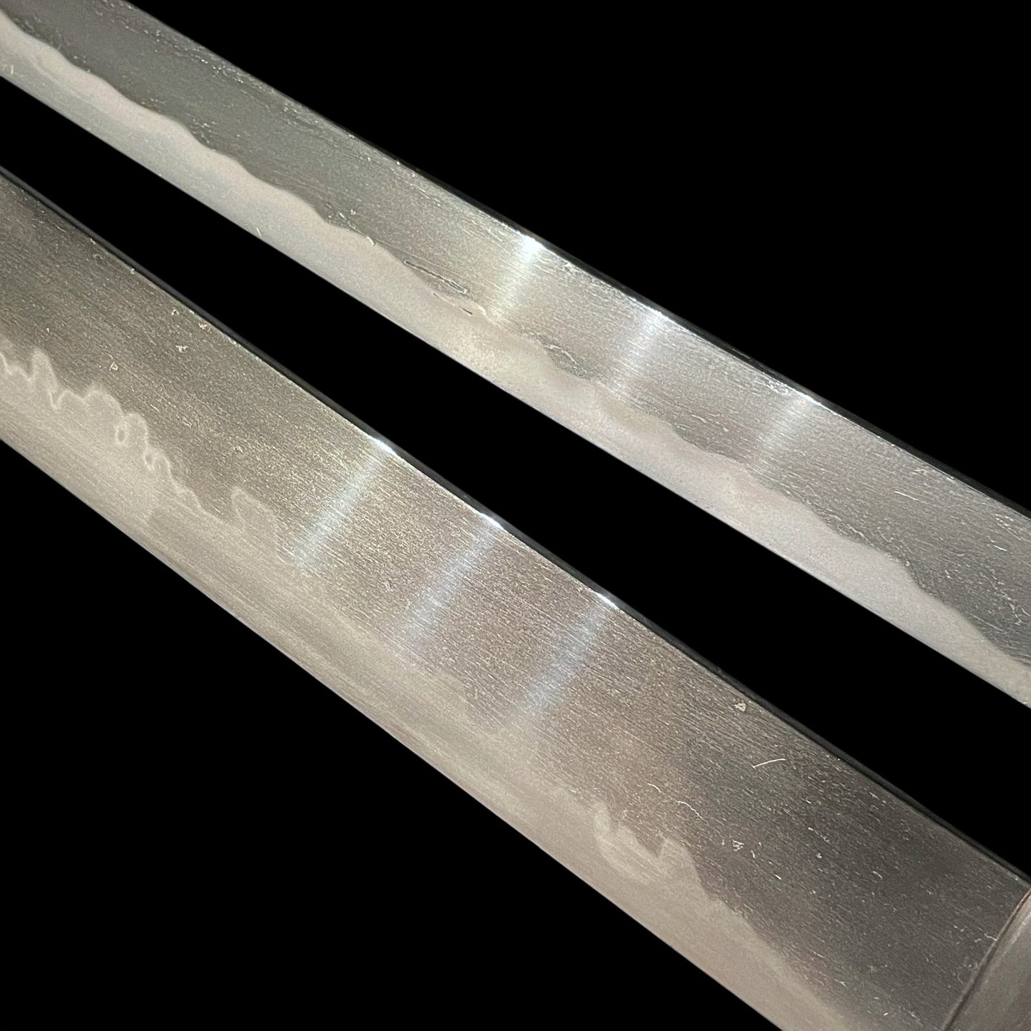 ONIBOCHO 鬼包丁 Hirazukuri Wakizashi, Very Wide Blade, Toranba 濤乱刃, Edo period