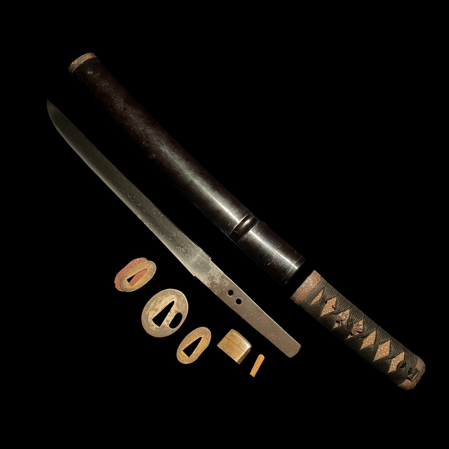 Yoroidoshi 鎧通 in Koshirae, Thick blade, Muromachi period mumei