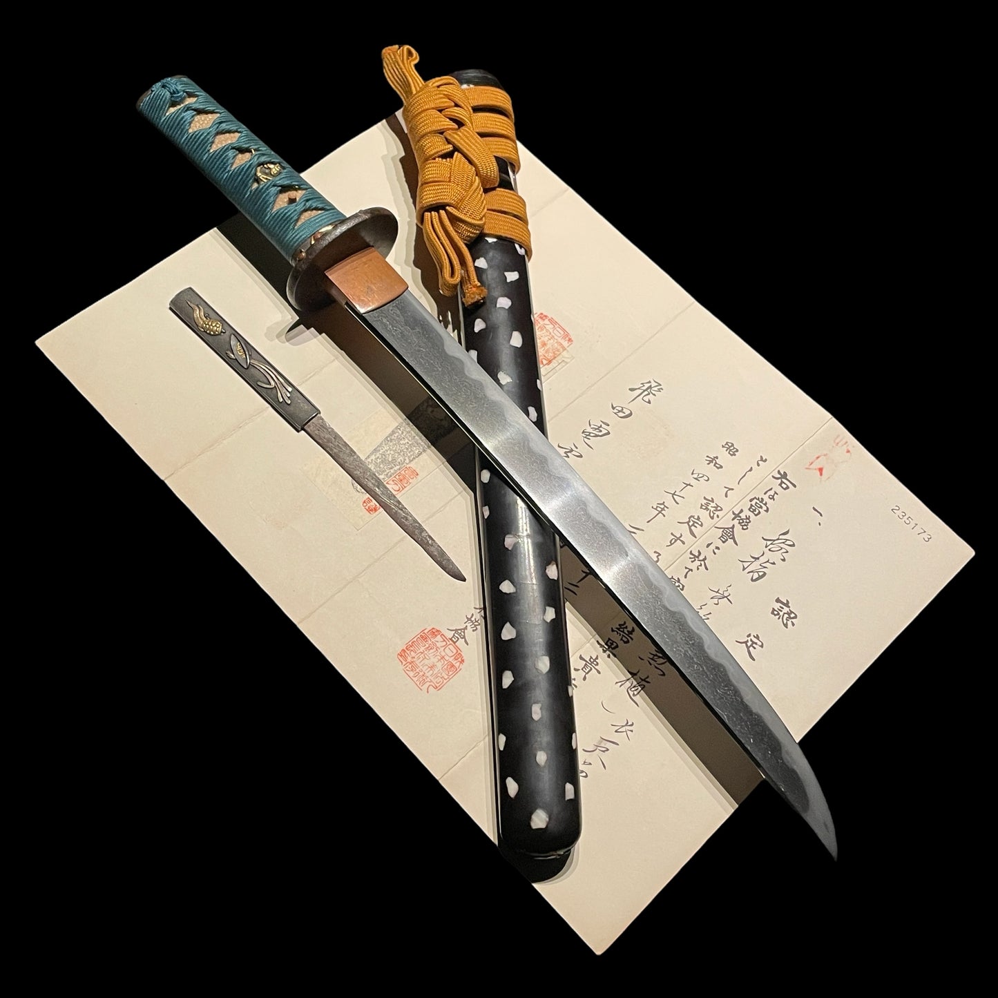 Kanetane 兼植 Sunnobi-TANTO, with KOZUKA, Muromachi period, Hotei Fuchikashira