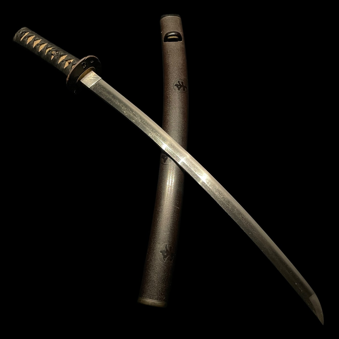 Katsumitsu 勝光 signed Wakizashi, Shibuichi Fuchikashira, Muromachi period, with Shirasaya