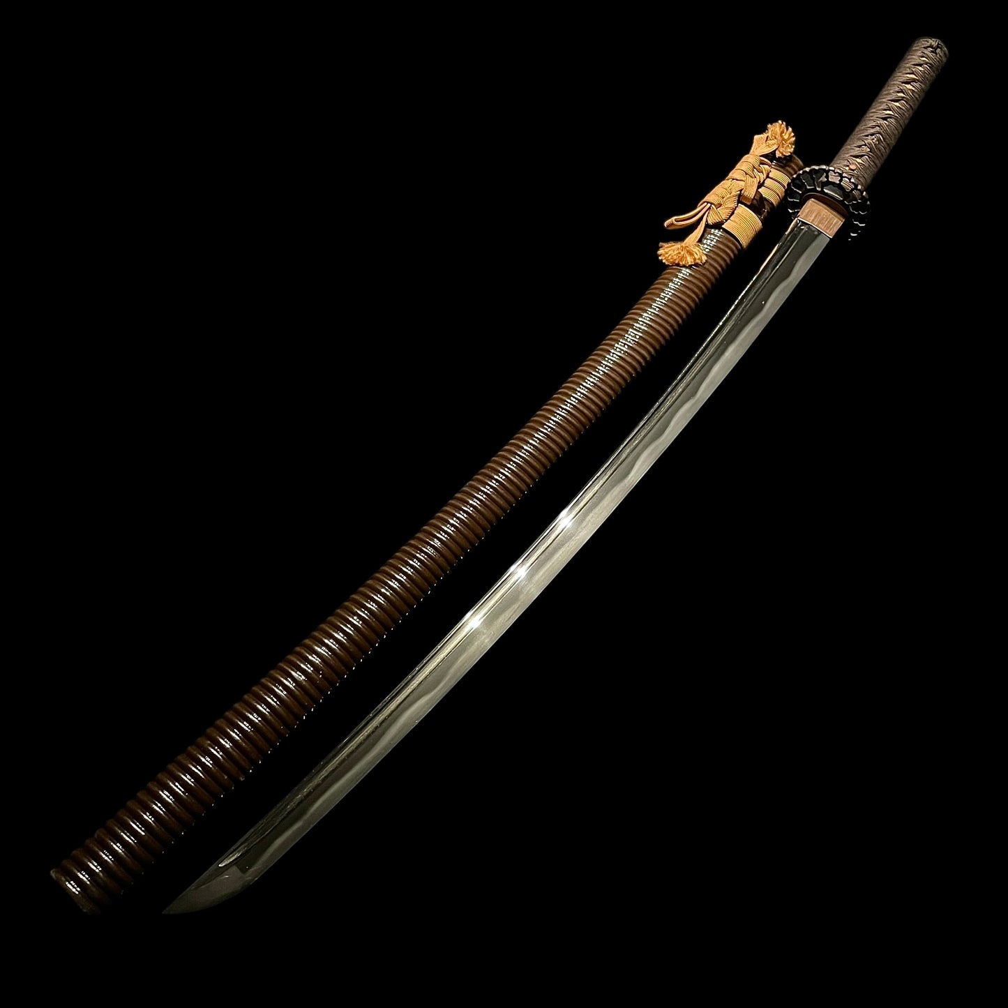 Sendankizami-Saya 千段刻鞘 KATANA, Karisukashi-Tsuba 雁透鍔, Wide blade, Edo period mumei