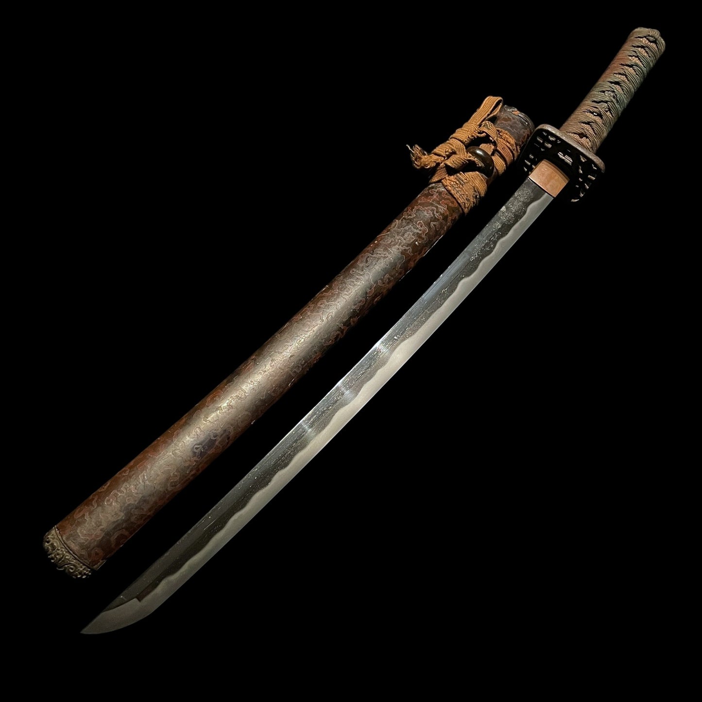 Mutsunokami Kaneyasu 陸奥守包保 (Hidarimutsu 左陸奥) signed Long Wakizashi, Early Edo period