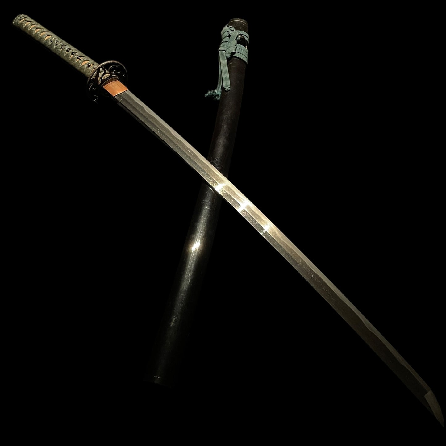 Masamehada 柾目肌 KATANA, Flowers and Vase Fuchikashira, Edo period mumei