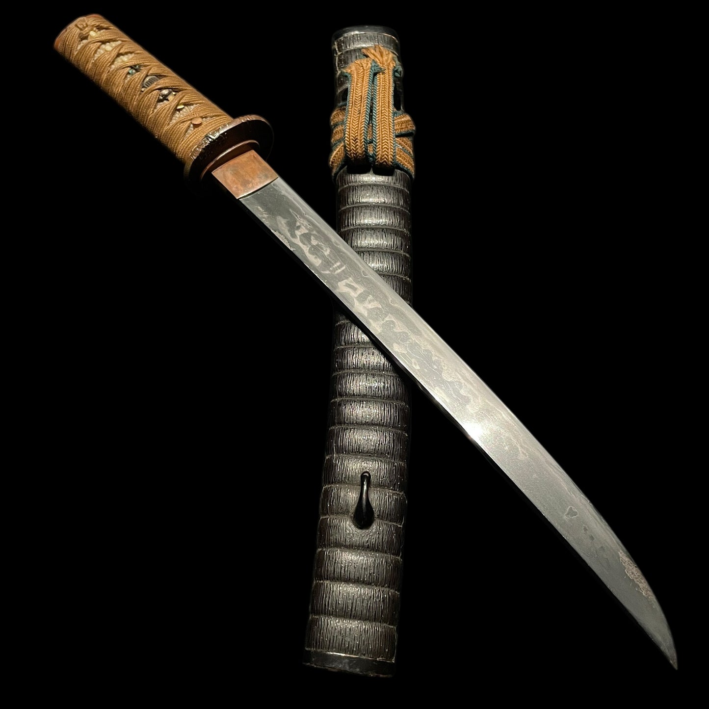 HITATSURA 皆焼 TANTO, Daruma Kashira, Signed Tsuba, Copper Fittings with Kozuka