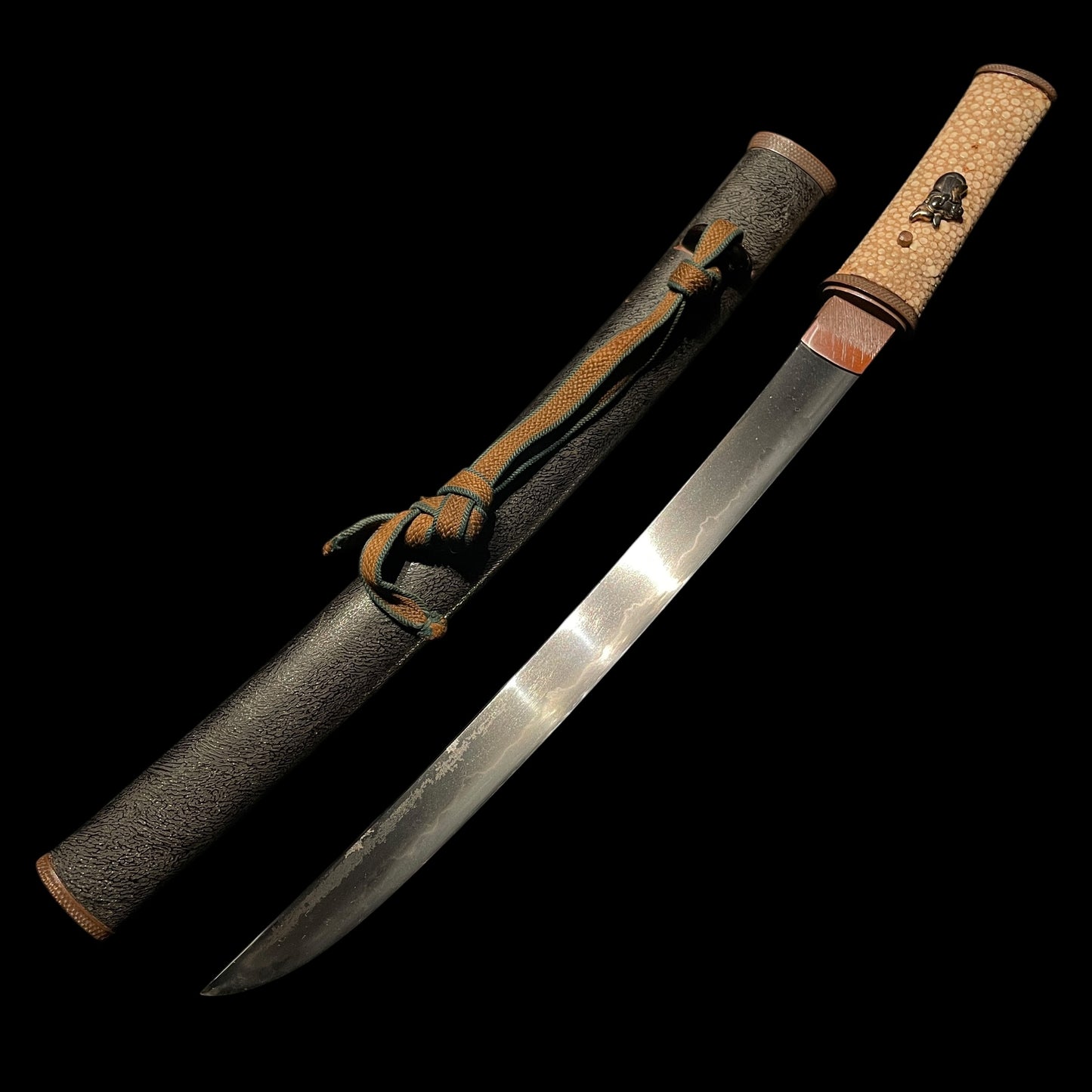 Sukesada 祐定 signed Aikuchi Koshirae Sunnobi-TANTO, Copper Fittings with Kozuka