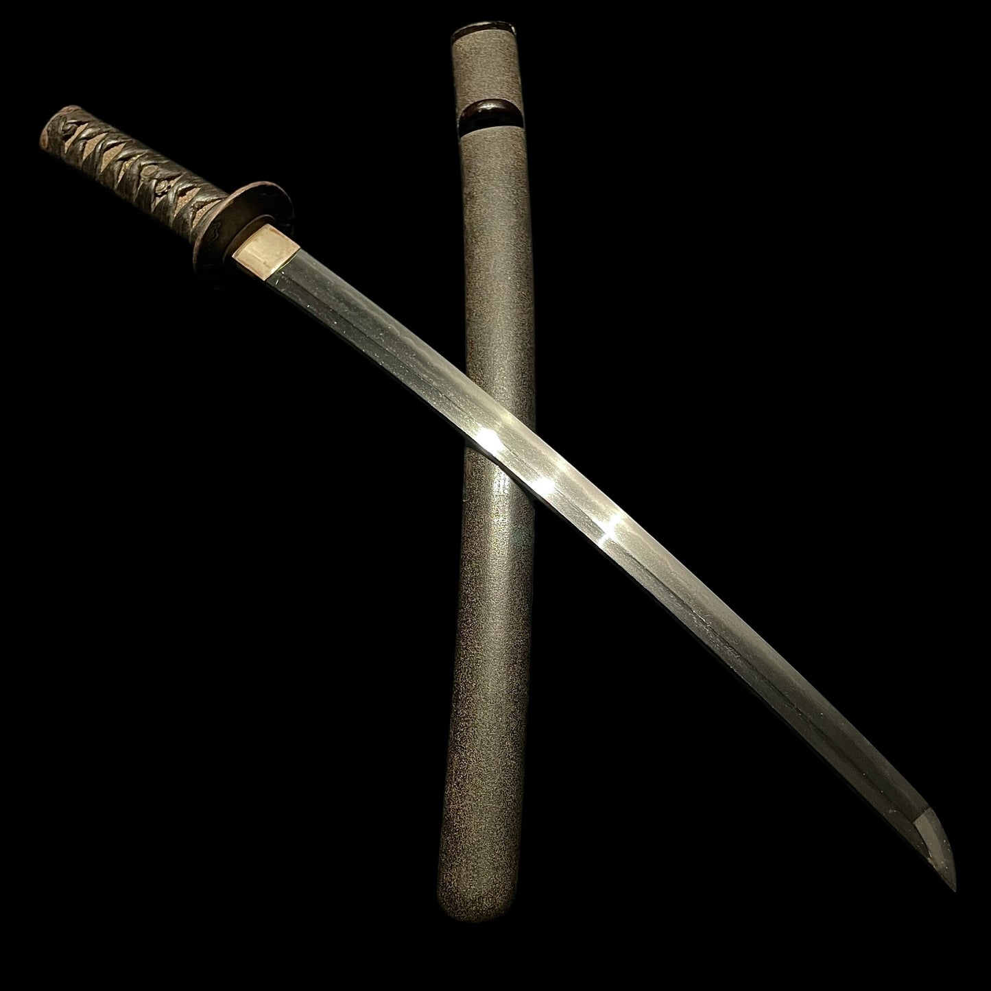 Short Wakizashi, Rinpo 輪宝 Menuki, Sadahiro 貞広 signed Tsuba, Edo period mumei