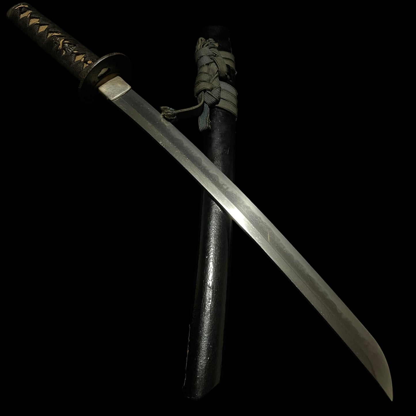 Kanemitsu 兼光 signed Short Wakizashi, Crab Menuki, Edo period