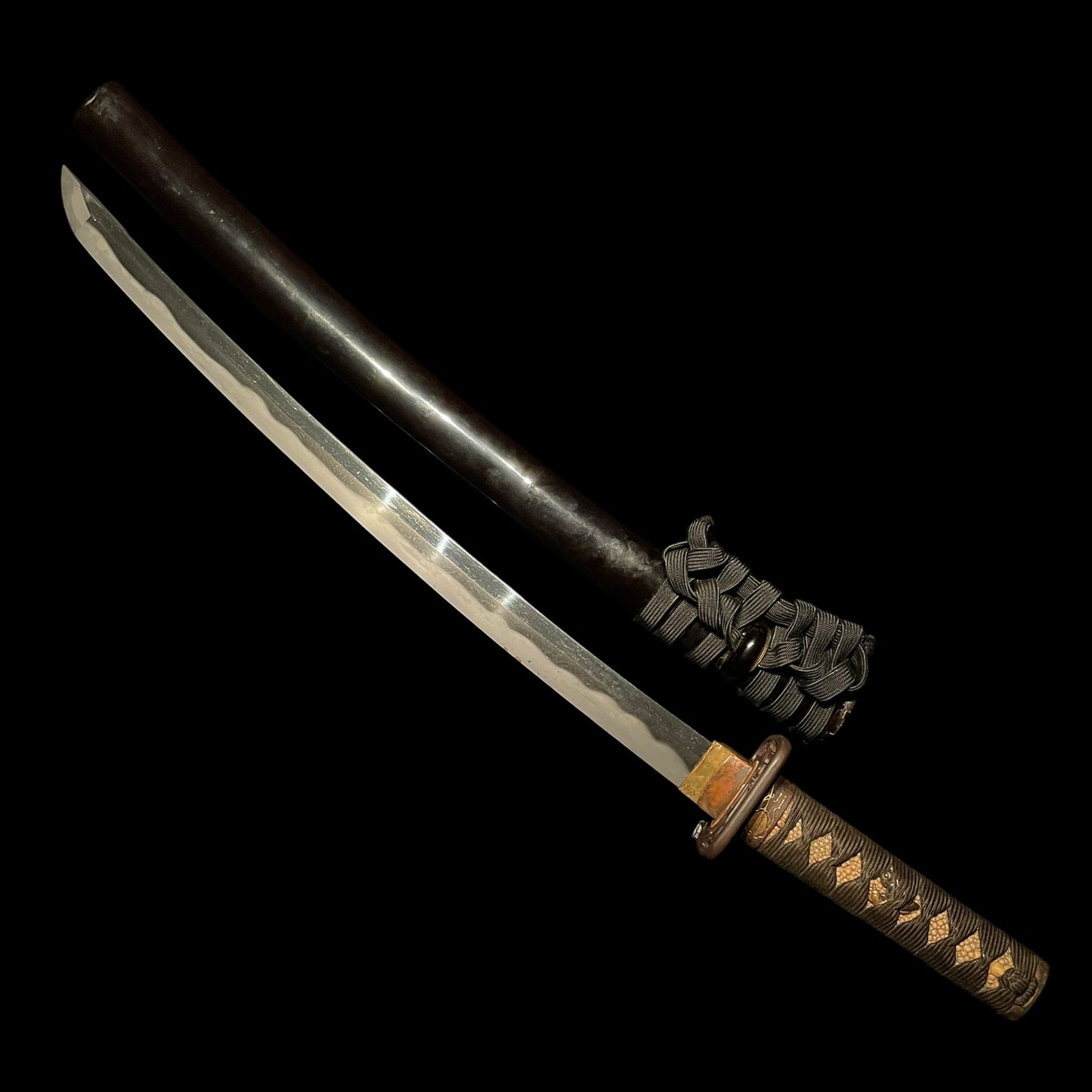 Gunbai-Fuchikashira 軍配縁頭 Wakizashi, Wide Hamon, Edo period mumei