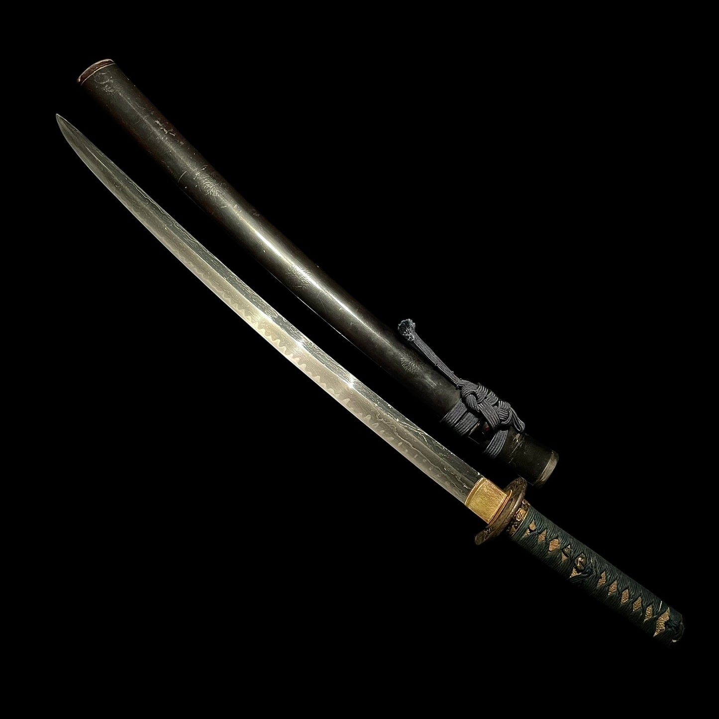 KOGARASUMARU-ZUKURI 小烏丸造 Long Wakizashi, Kanemoto 兼元 signed, Muromachi period