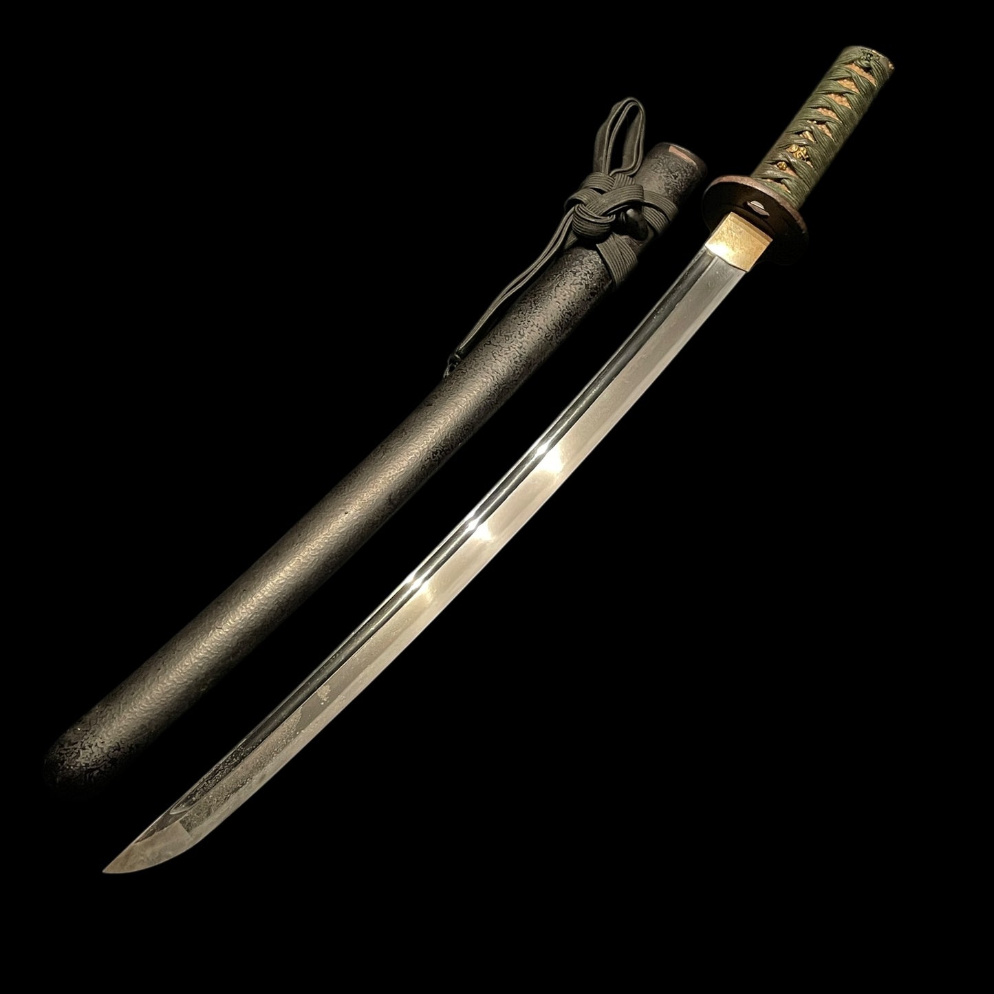 Echizenkoku Kanetane 越前國兼植 signed Wakizashi, Plum and Kabuto Tsuba, Edo period