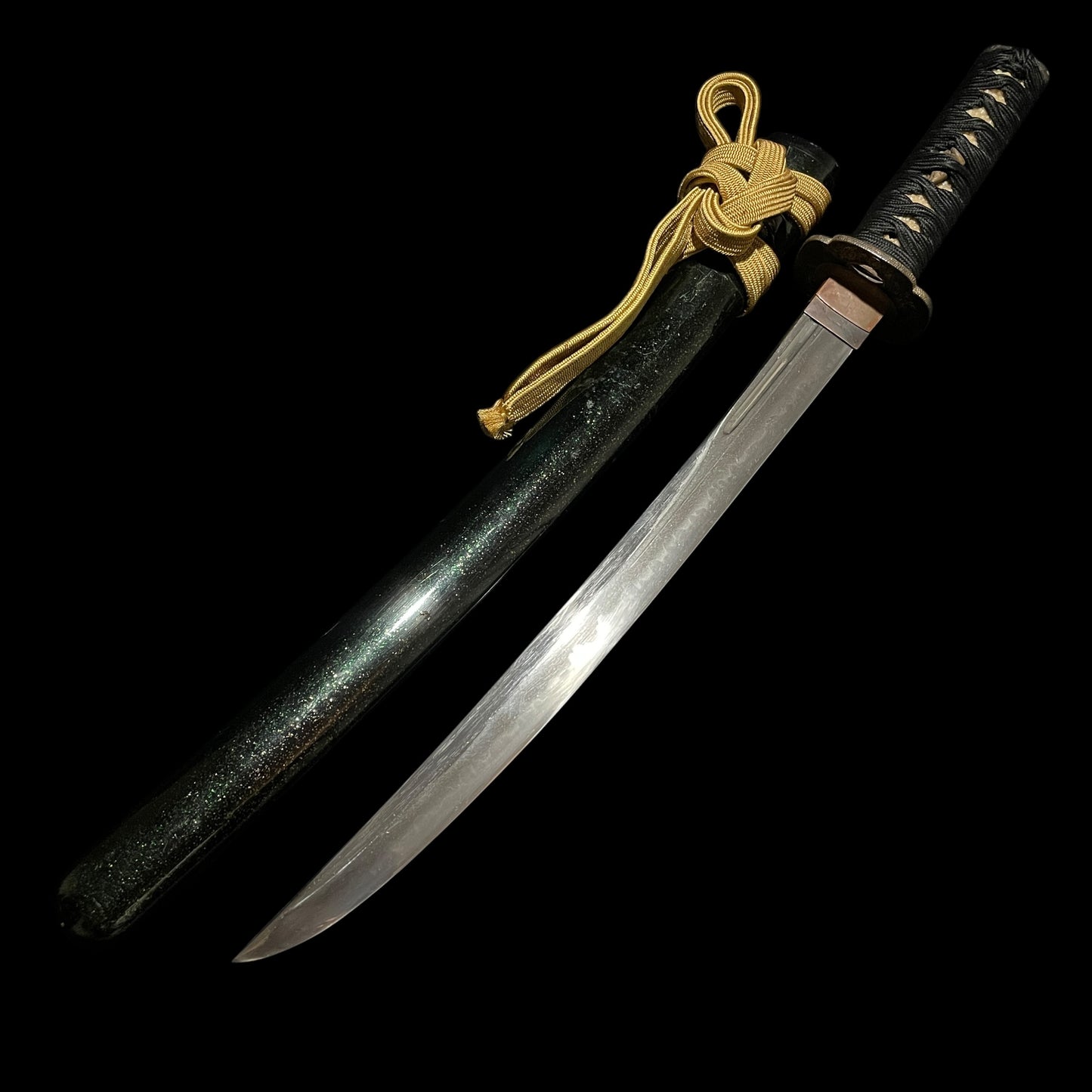 Naginatanaoshi-Zukuri 薙刀直造 Wakizashi, Flower Fittings, Muromachi period mumei
