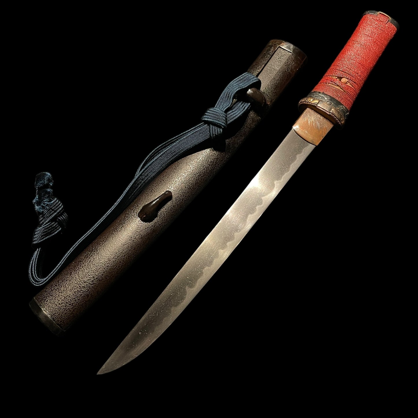 Hirazukuri Red TANTO, Yodomeisho 淀名所 Fuchikashira, with Shirasaya
