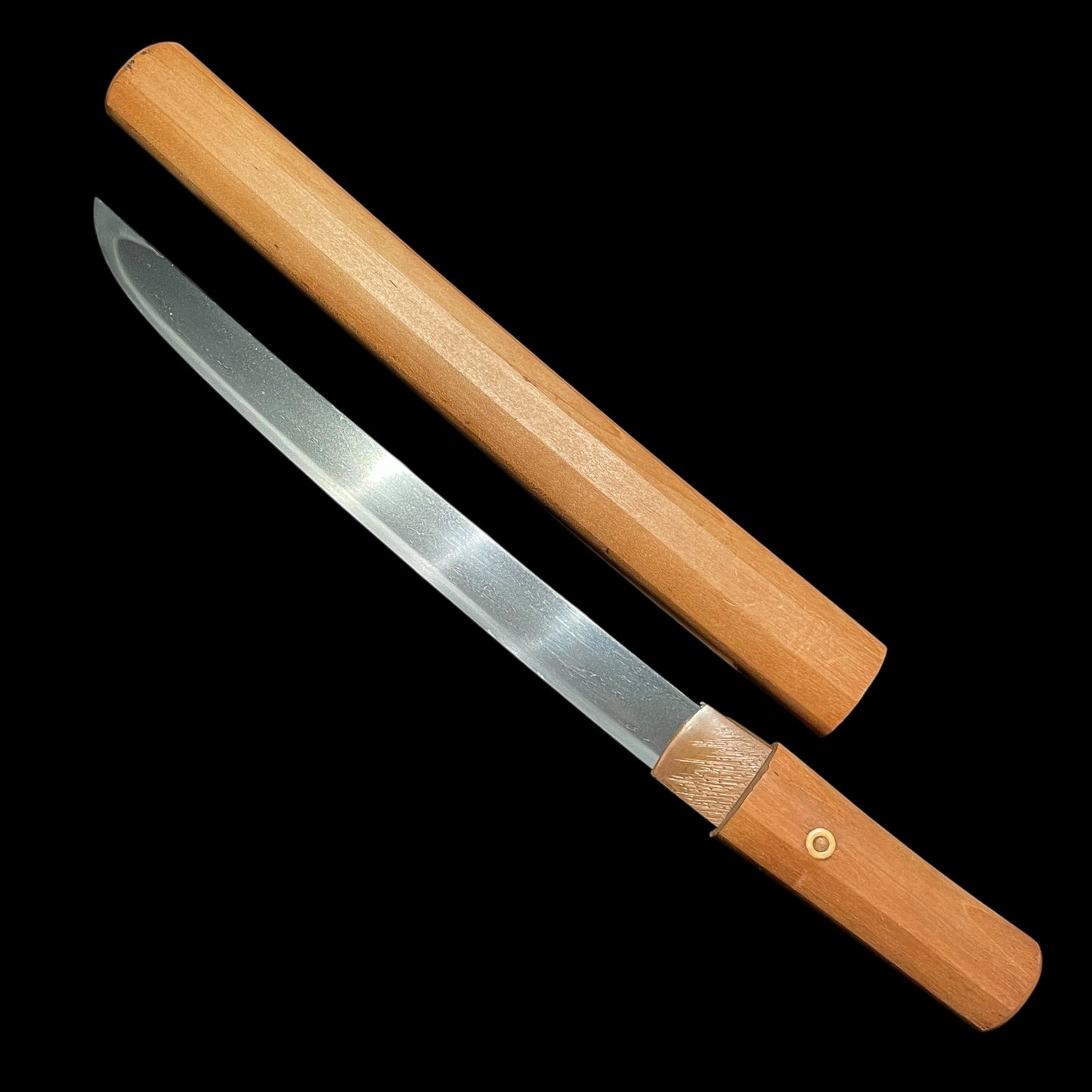 Sesshuju Yoshisada 摂州住慶貞 signed TANTO, Edo period