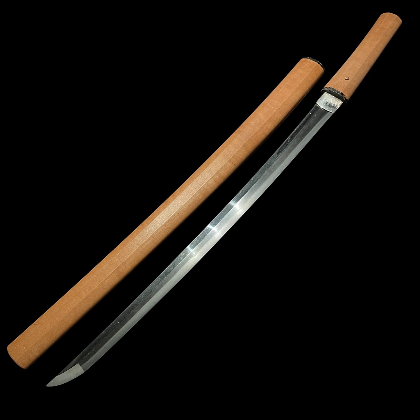 Nagamaki Naoshi Style Long Wakizashi, Kanemitsu 兼光 signed, Muromachi period