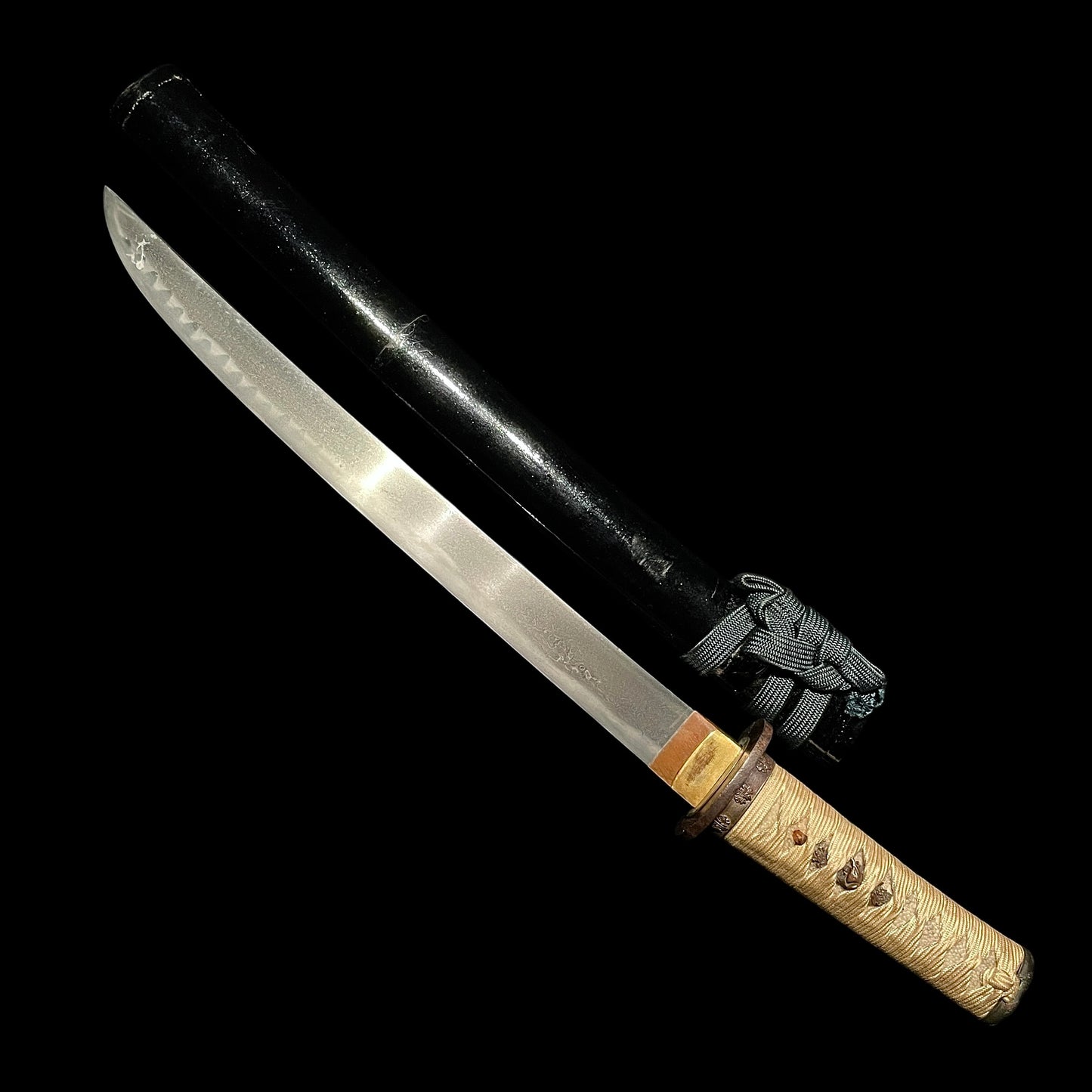 Gunome Hamon, Sunnobi-Tanto 寸延短刀, Koshi-hi 腰樋, Late Muromachi period mumei