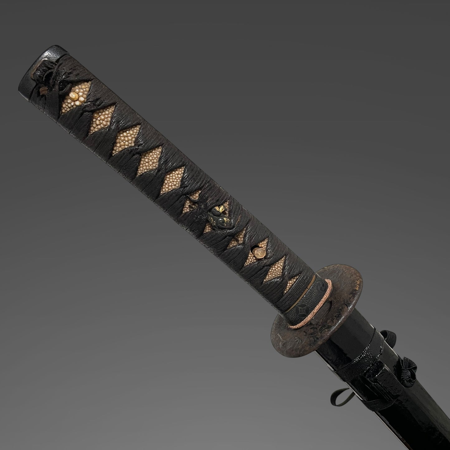 Family crest Fuchikashira Black KATANA, Late Muromachi period mumei