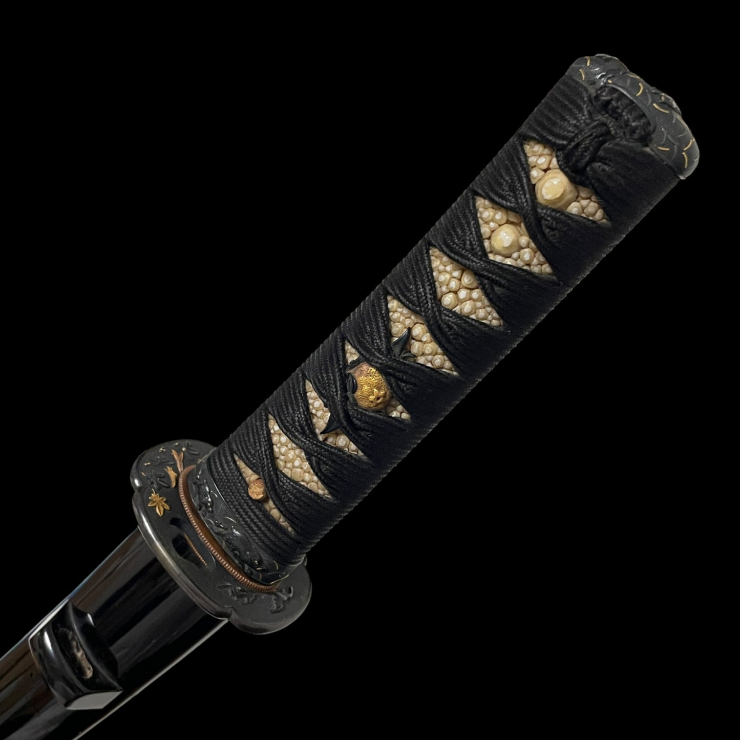 Bat Tsuba and Boar Fuchikashira TANTO, with Kozuka, Muromachi period mumei