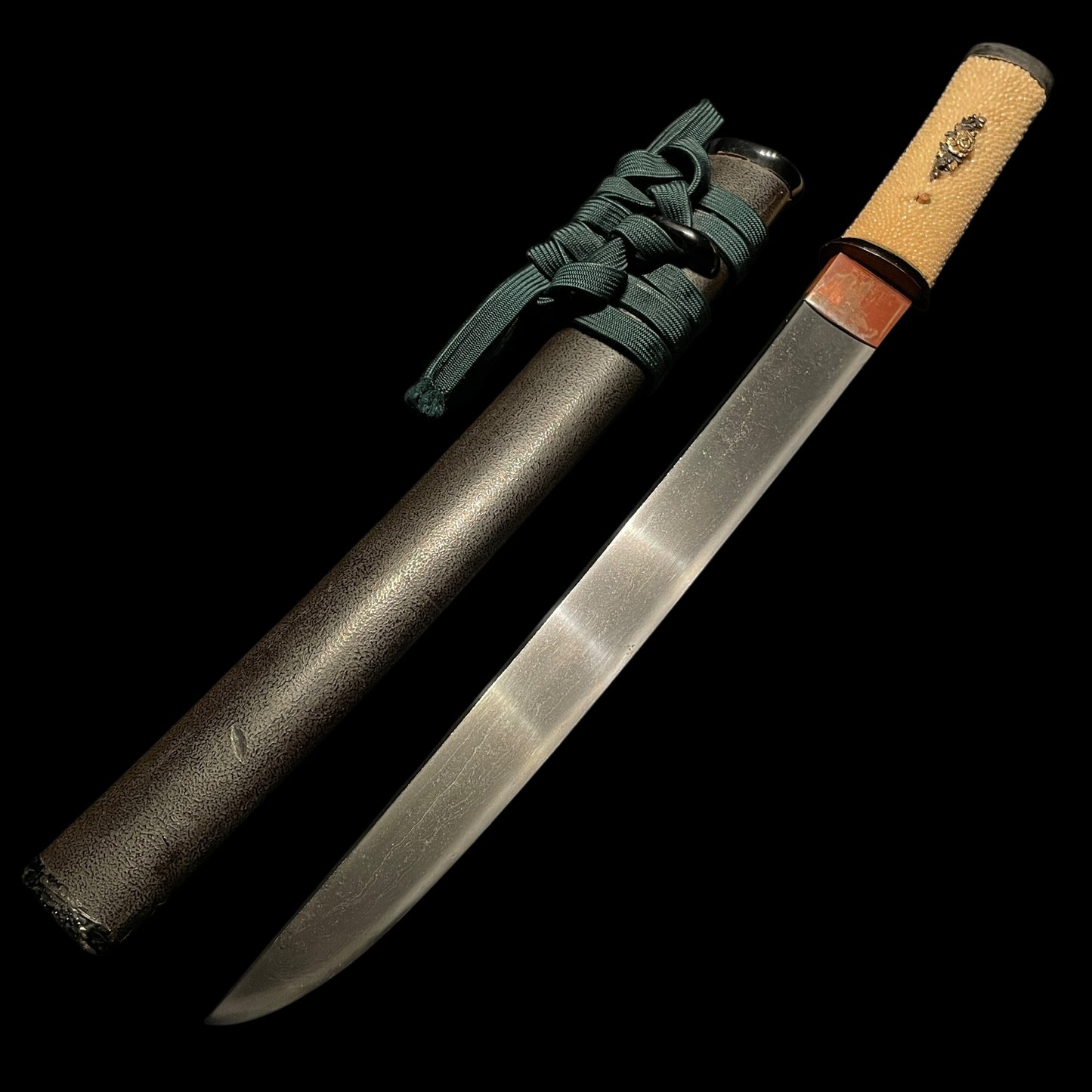 Heavy Aikuchi TANTO,  Sekishuju Kiyoshige 石州住清重 signed, with Kozuka, Edo period