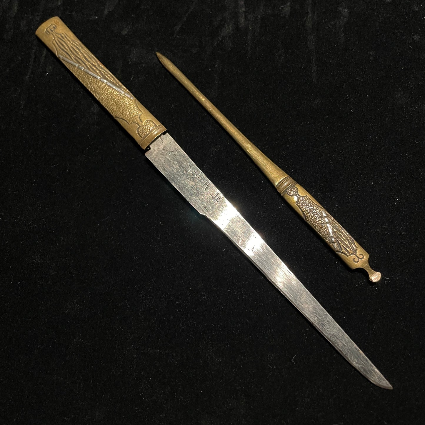 Red Matsushiro TANTO Unokubi Style, with KOZUKA KOGAI, Edo period mumei