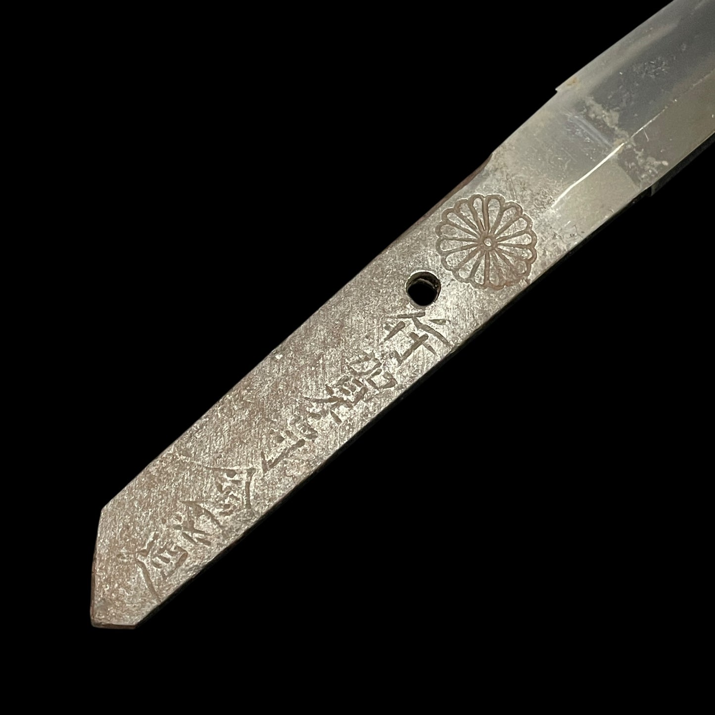 KIKUMON 菊紋, Iganokami Kinmichi 伊賀守金道 signed Wakizashi, Early Edo period