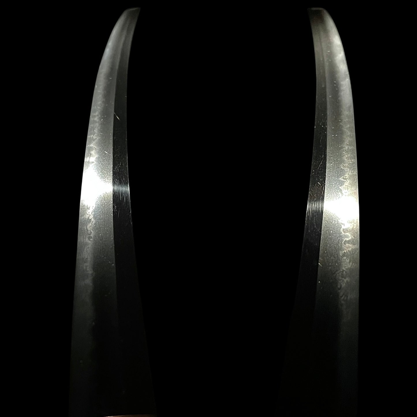 Gunome-Hamon 互の目刃文 Long WAKIZASHI, 十三 signed, Late Muromachi period