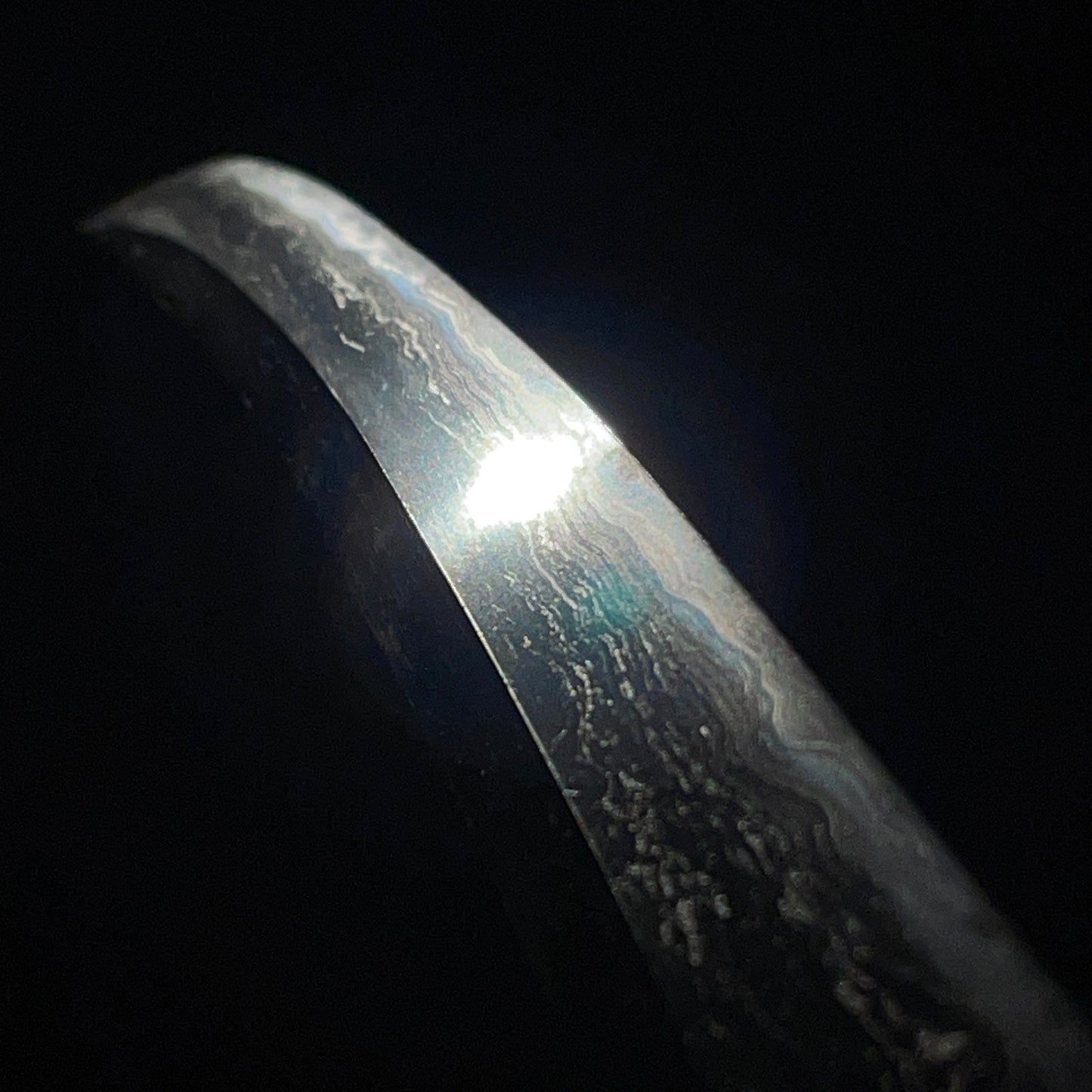 KATAHIRAZUKURI 片平造 Sunnobi-TANTO 寸延短刀, Masamehada 柾目肌, Copper Fittings