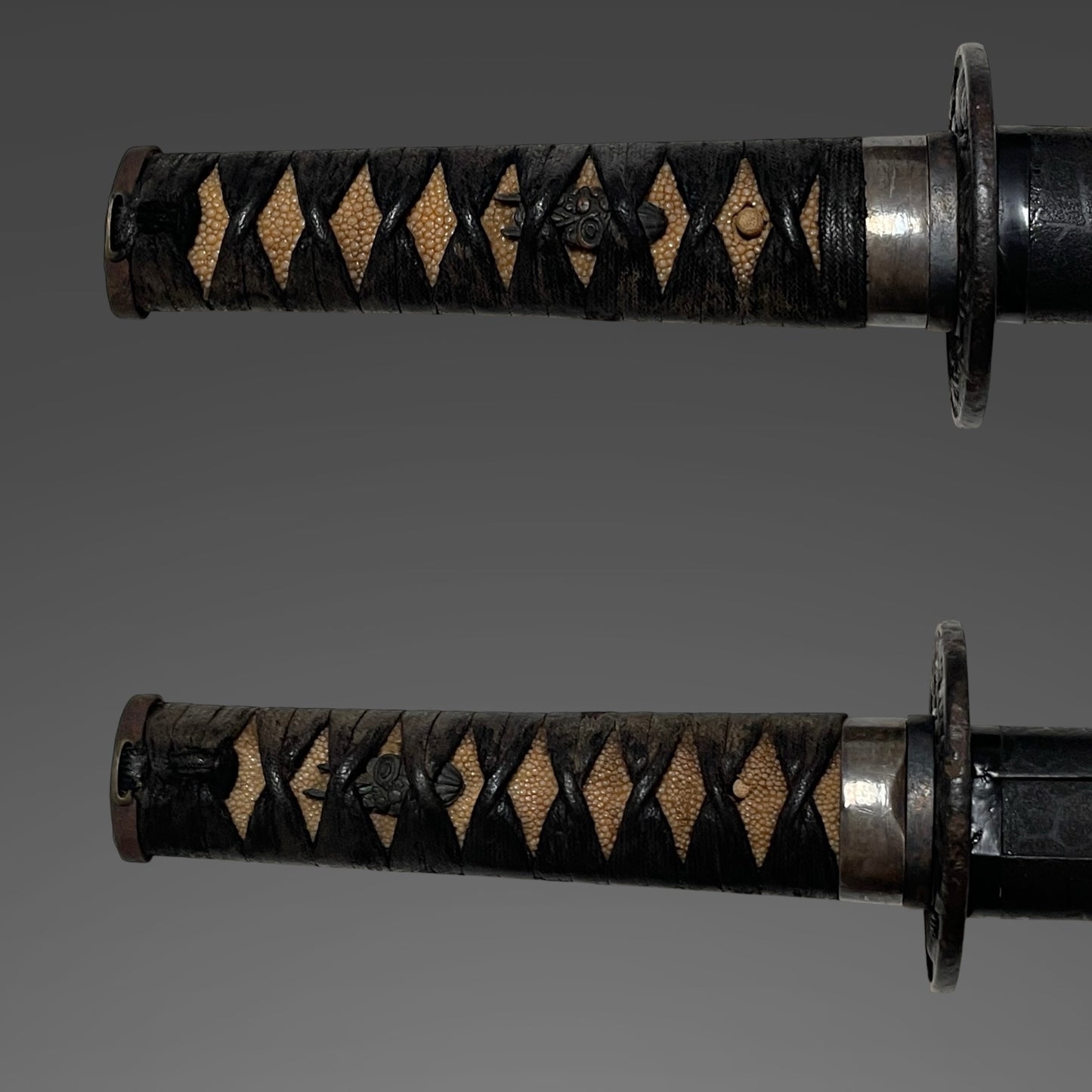 Sagaminokami Michitsugu 相模守道継 signed Wakizashi, Kikkoumon-Saya 亀甲紋鞘, Edo period