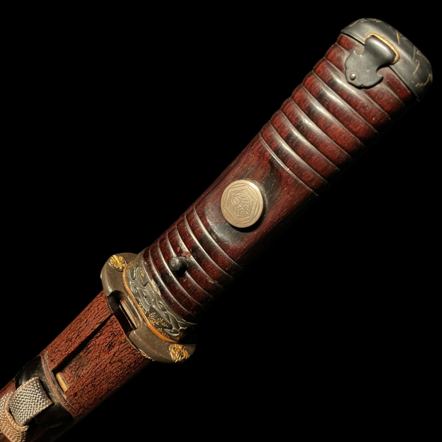 Bizenkoku Tomomitsu 備前國友光 signed TANTO, Yoshioka 吉岡 style Shakudo TSUBA