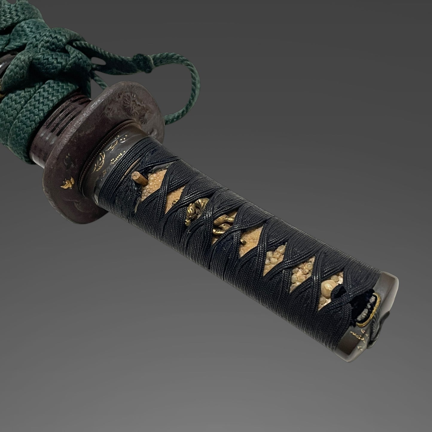 Tiger Menuki Wakizashi with Kozuka, Moon and Geese Fittings, Edo period mumei