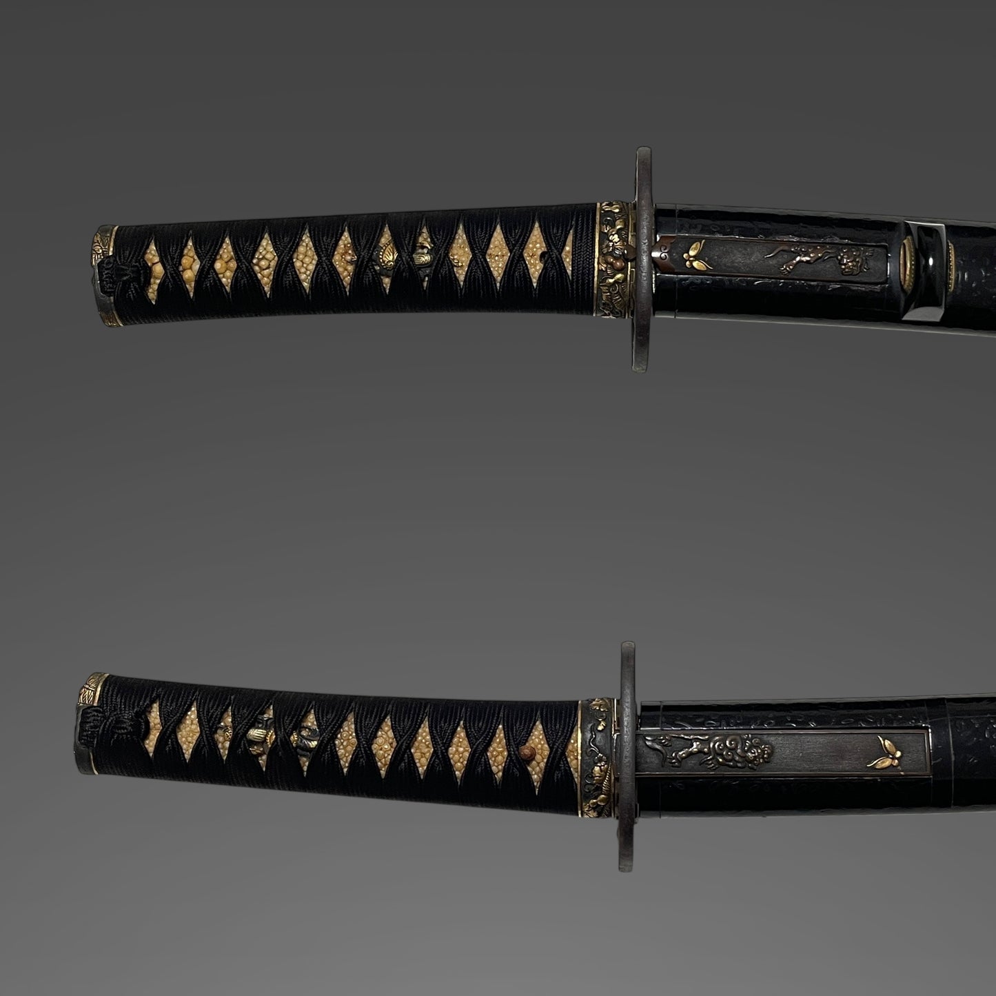 High-grade fittings Wakizashi, Ishiguro Masatsune signed Fuchi, with Kozuka Kogai