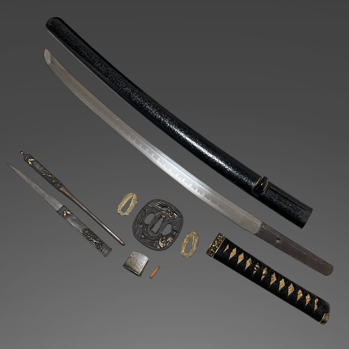 High-grade fittings Wakizashi, Ishiguro Masatsune signed Fuchi, with Kozuka Kogai