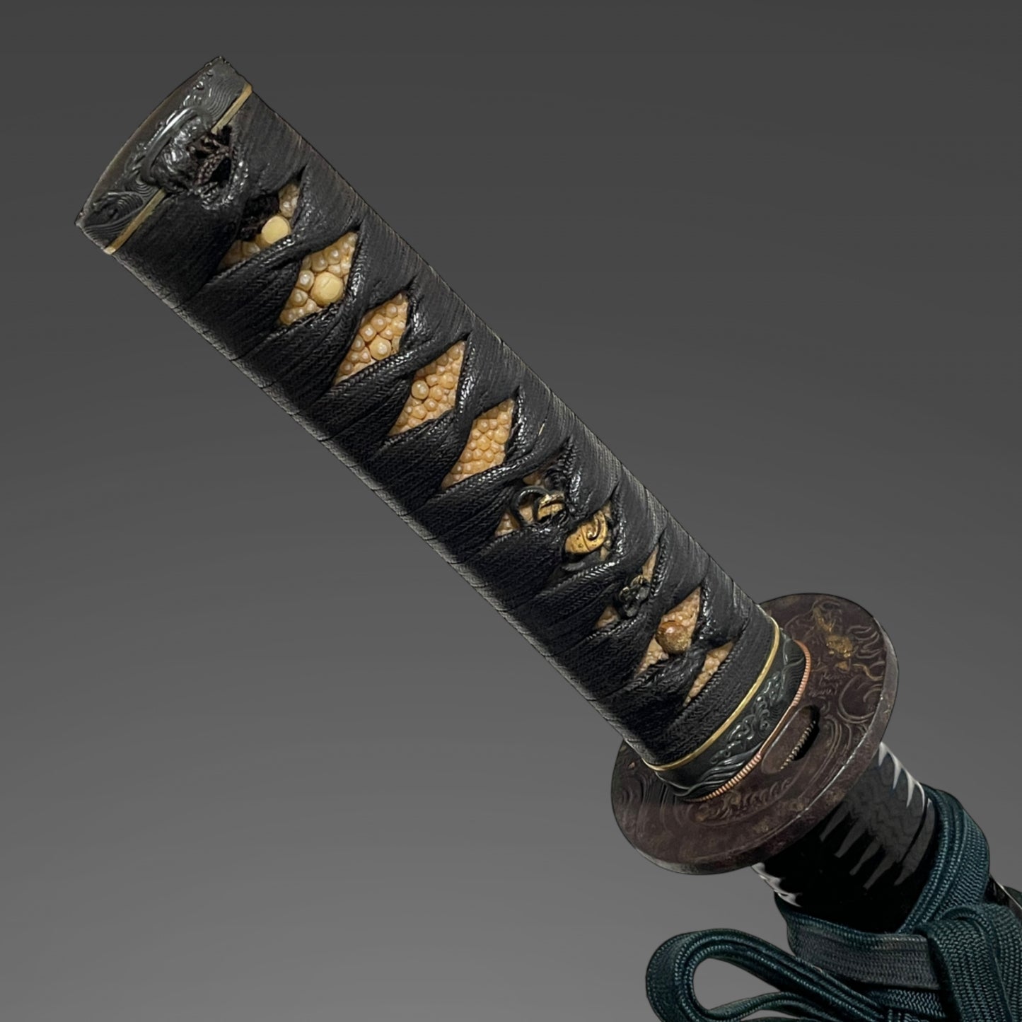 Echizen-Seki 越前関 WAKIZASHI, Signed Dragon Tsuba, with Kozuka, Early Edo period