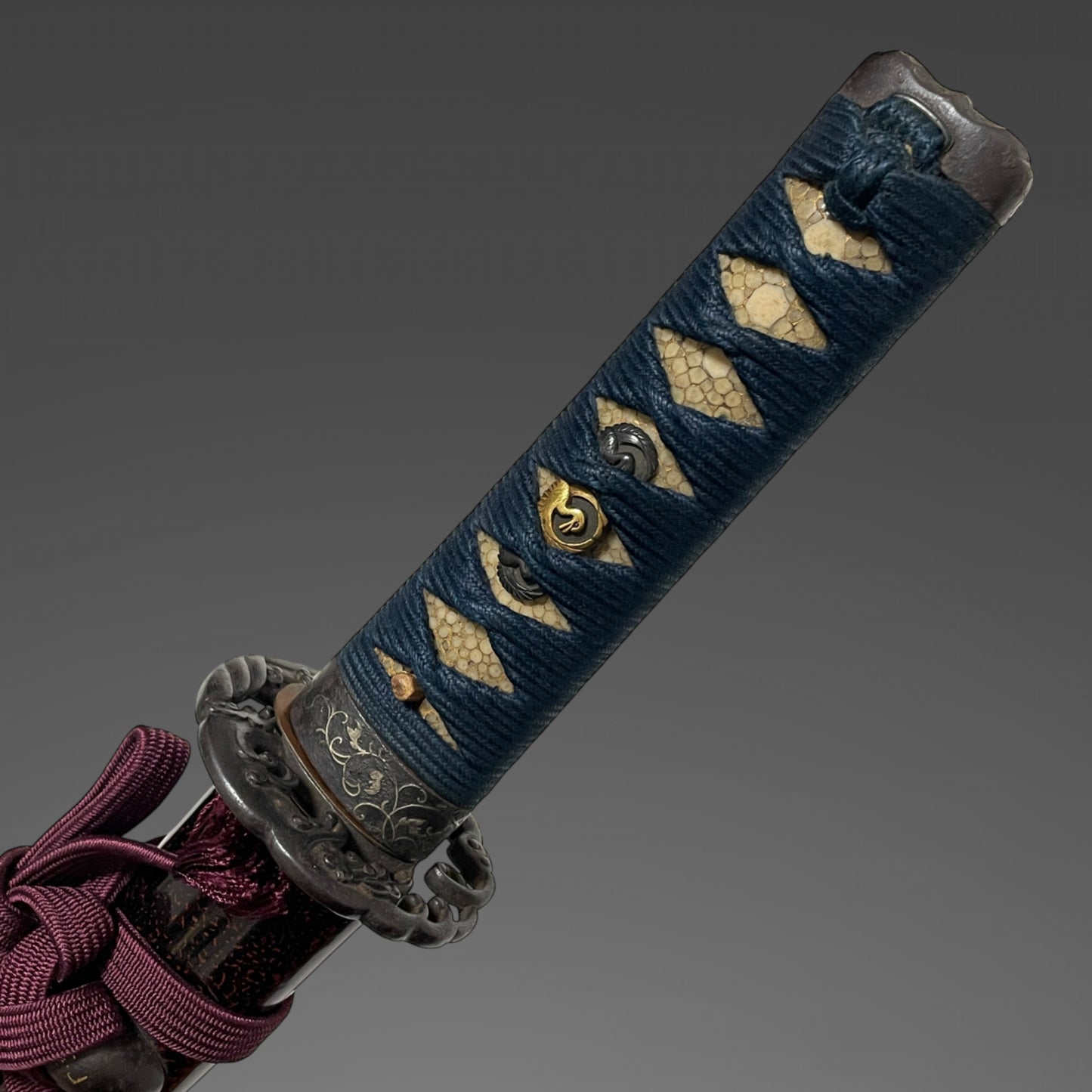 High-grade fittings Wakizashi, Tanshuju Nobuyuki signed Tsuba, Edo period mumei