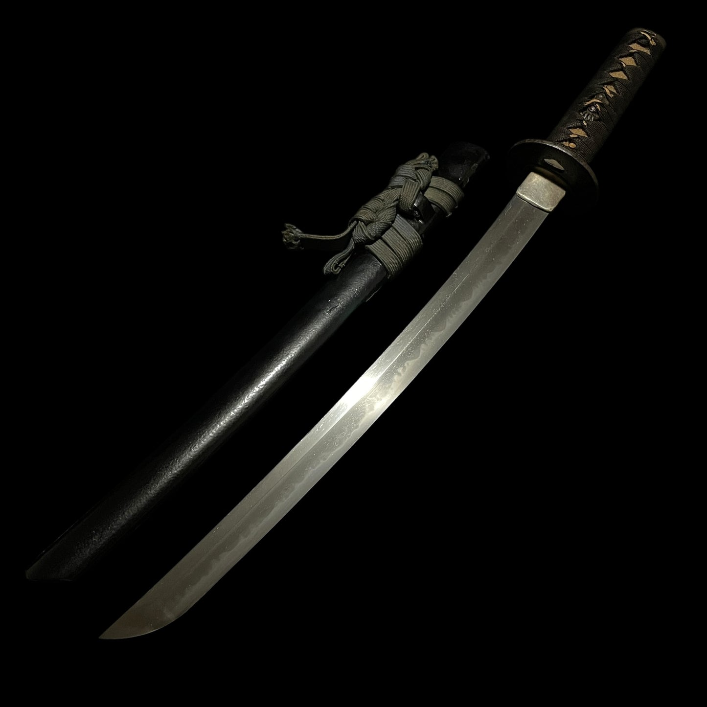 Kanemitsu 兼光 signed Short Wakizashi, Crab Menuki, Edo period