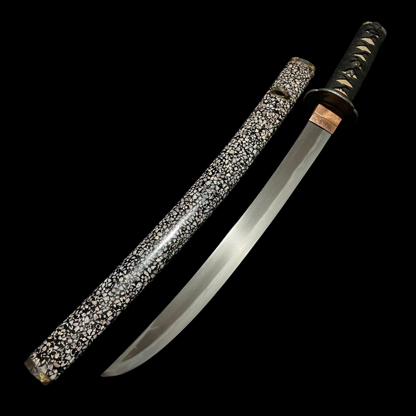 Radensaya 螺鈿鞘 Wide Hirazukuri Wakizashi, Izuminokami Kanesada signed, Plum Fittings