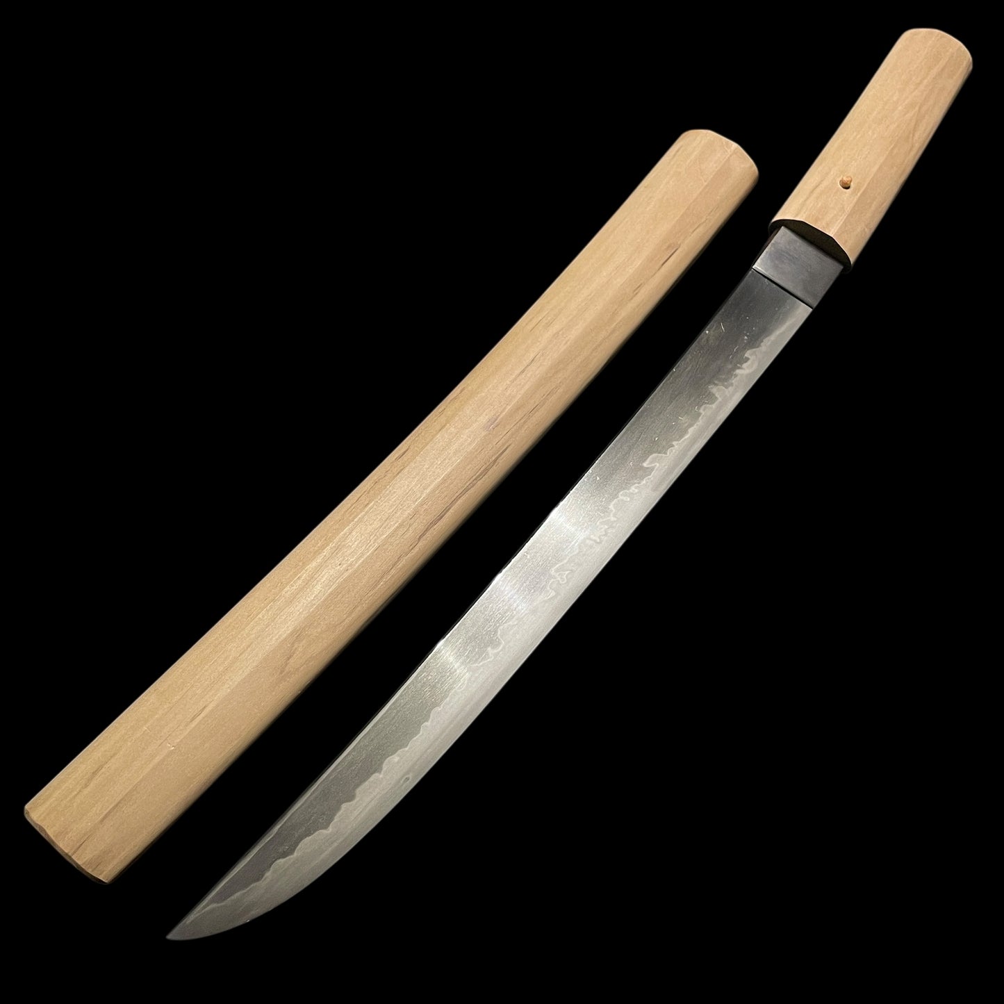 ONIBOCHO 鬼包丁 Hirazukuri Wakizashi, Very Wide Blade, Toranba 濤乱刃, Edo period