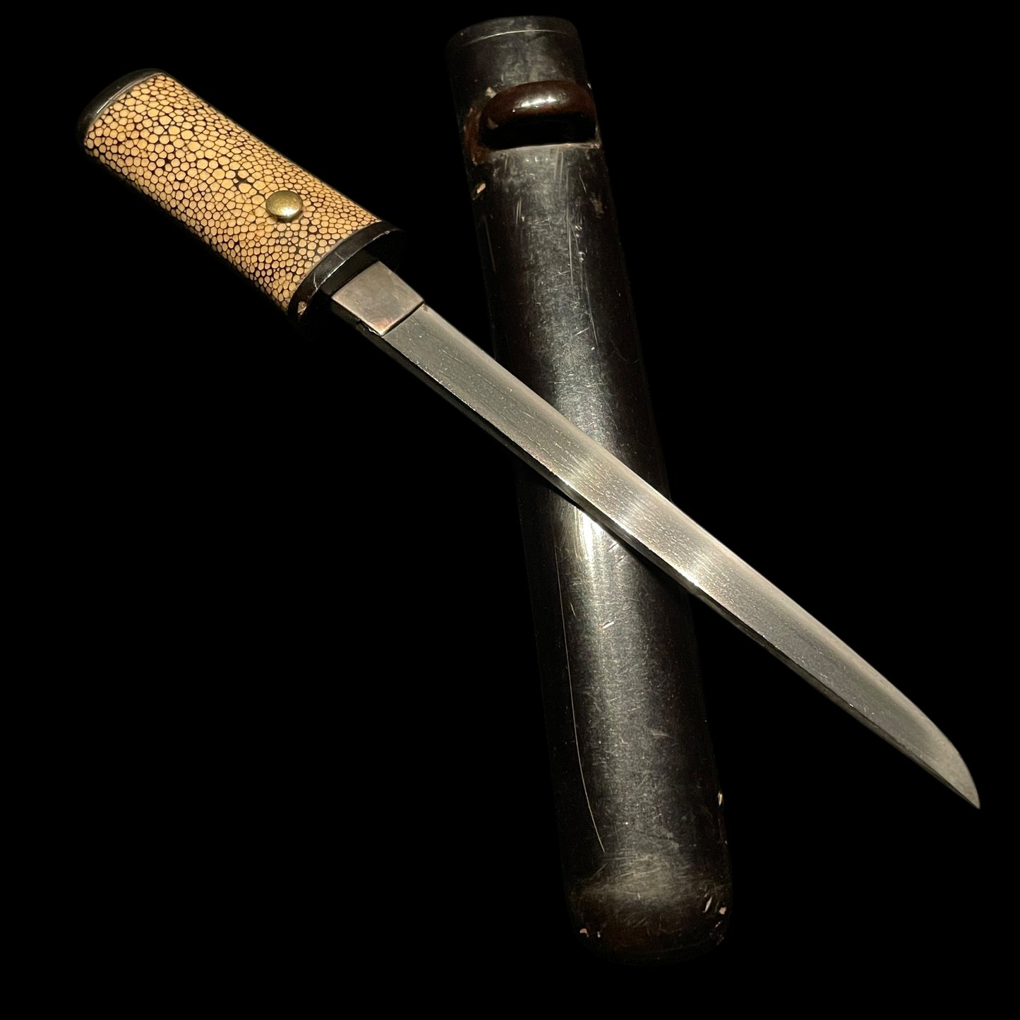 Aikuchi TANTO, Sadamune 貞宗 signed, Masamehada 柾目肌, Muromachi period