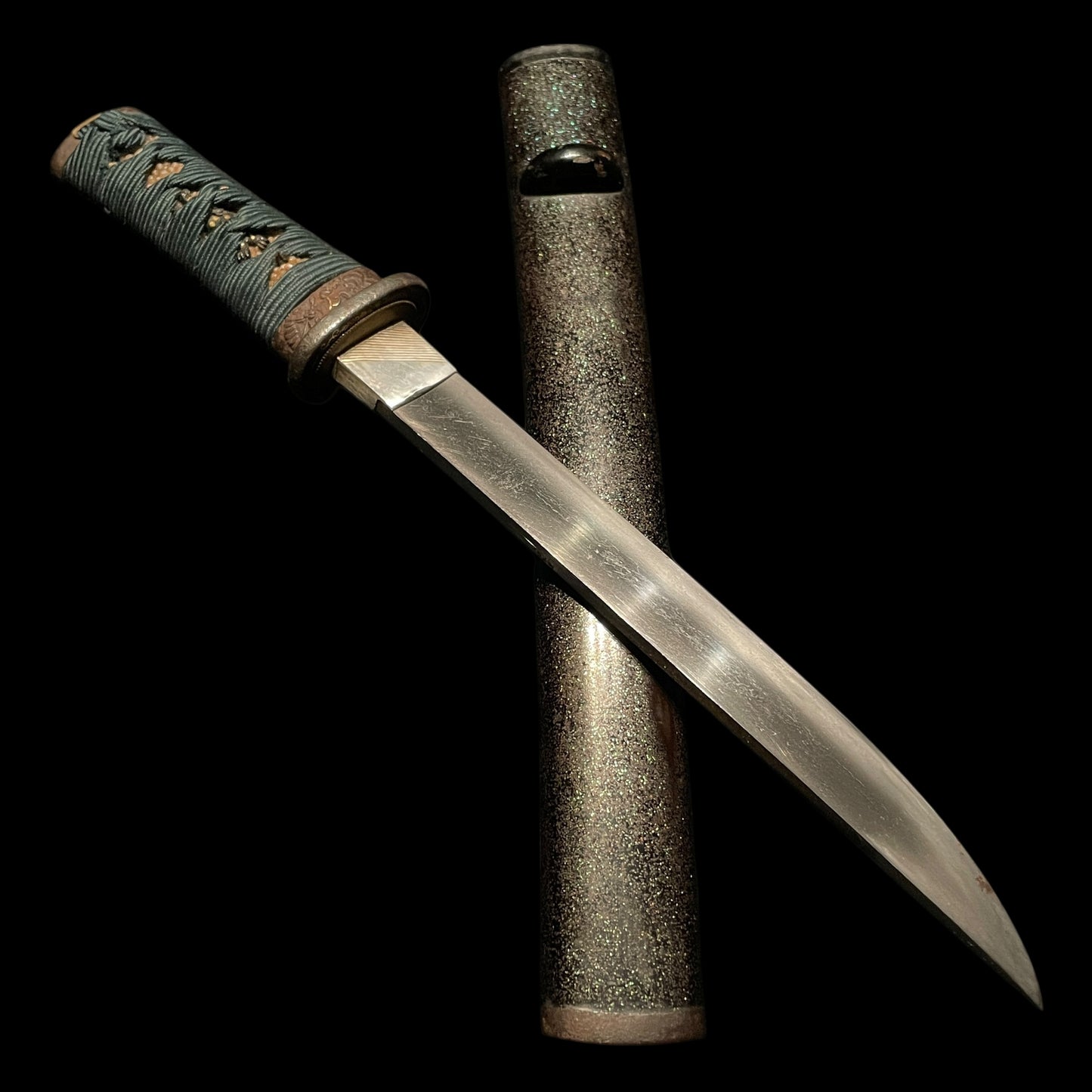 Thick TANTO, Shishi Menuki 獅子目貫, Gold inlay Tsuba, Edo period mumei