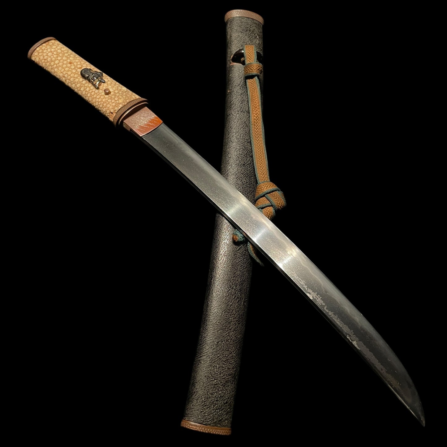 Sukesada 祐定 signed Aikuchi Koshirae Sunnobi-TANTO, Copper Fittings with Kozuka