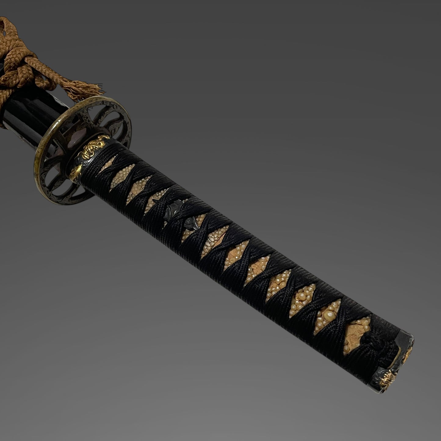 Dragon Fuchikashira, Long Wakizashi, 真鍮散鍔, Muromachi period mumei