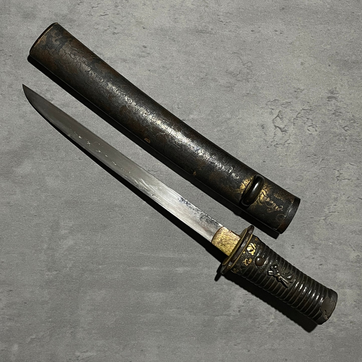 YOROIDOSHI 鎧通 in High-quality Koshirae, Spider and Bee Meuki, with Shirasaya