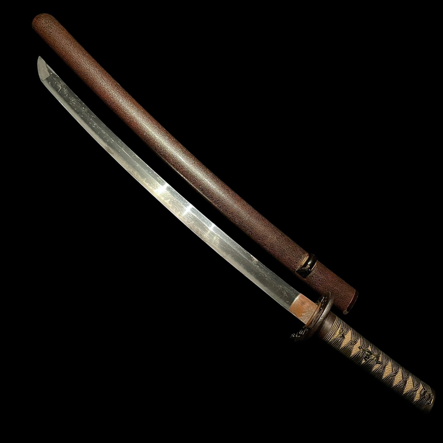 Sanbonsugi hamon 三本杉刃文 Wakizashi, Lotus root Thick Tsuba, Edo period mumei