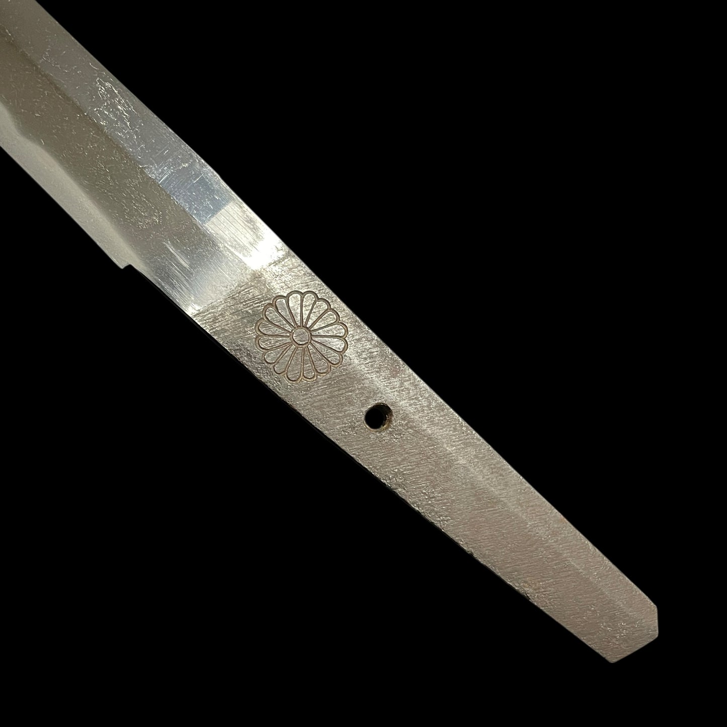KIKUMON 菊紋 Chrysanthemum crest Long Wakizashi, Wide and Thick blade, Edo period