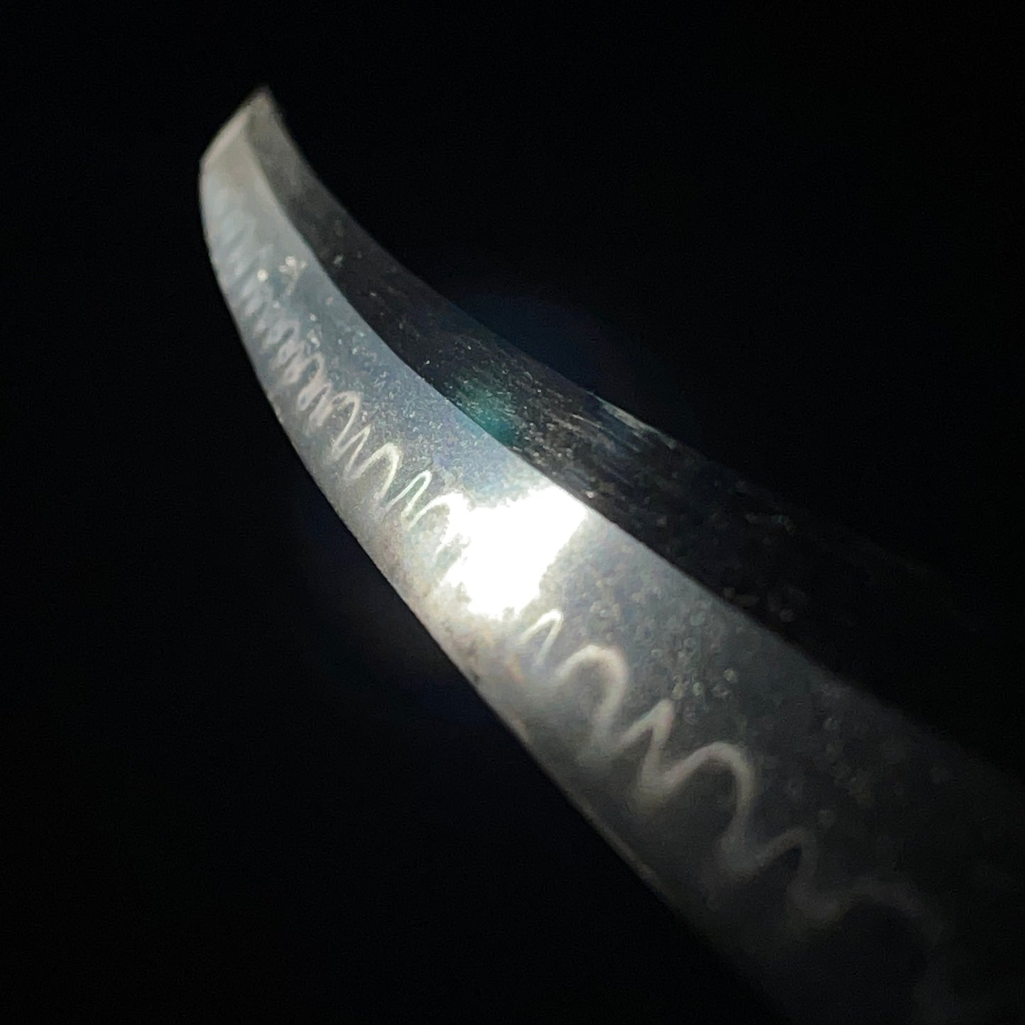 Long Wakizashi Oogunome 大互目 Hamon, Edo period mumei, 564mm (22.20 in.)